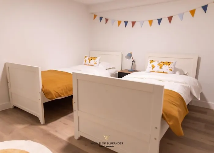 Characteristic House Near The For 10 بيت للعطل