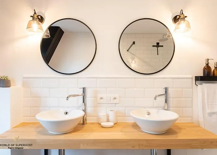 Characteristic House Near The For 10 * Остенде