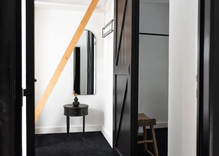 Characteristic House Near The For 10 بيت للعطل